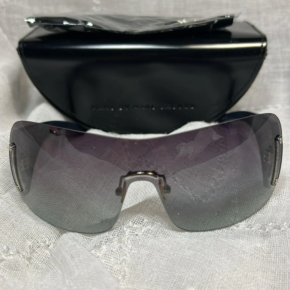 Marc Jacobs MMJ005 gradient shield style sunglasses with case